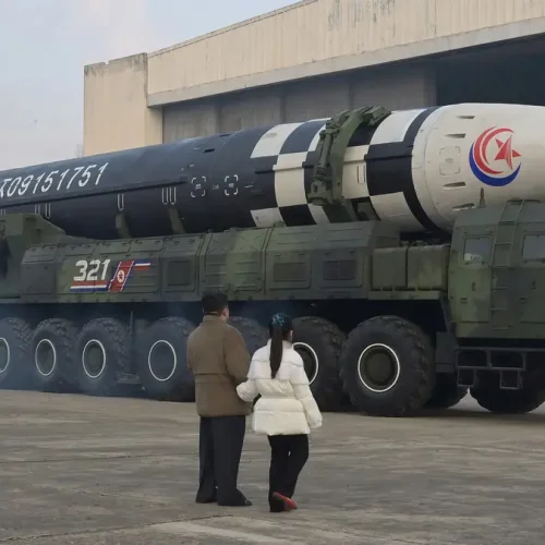 سول: روسيا ساعدت كوريا الشمالية في تطوير صاروخ عابر للقارات