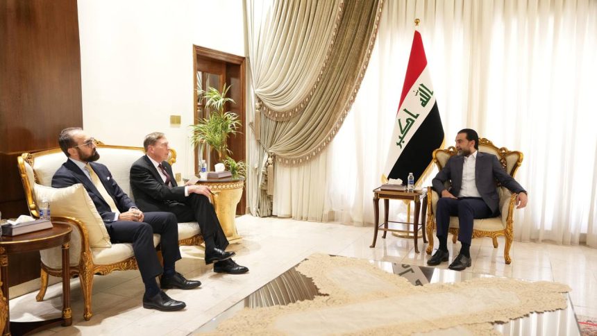 الرئيس الحلبوسي يستقبل قائد قوات التحالف الدولي الأسبق الجنرال ديفيد بترايوس