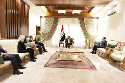 الرئيس الحلبوسي وبترايوس يبحثان تعزيز التعاون الاستراتيجي بين العراق والولايات المتحدة