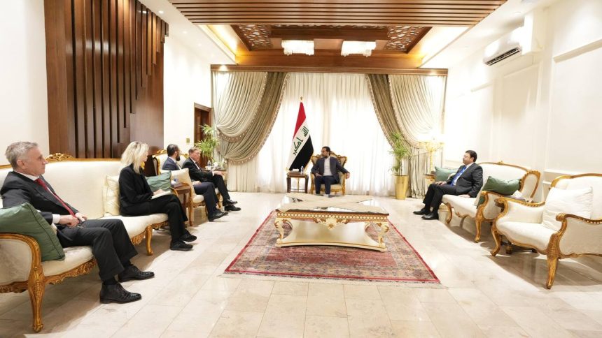 الرئيس الحلبوسي وبترايوس يبحثان تعزيز التعاون الاستراتيجي بين العراق والولايات المتحدة