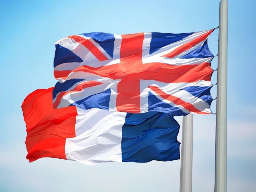 بريطانيا وفرنسا تعدان مشروع قرار في مجلس الأمن بشأن إرسال قوات دولية إلى غزة