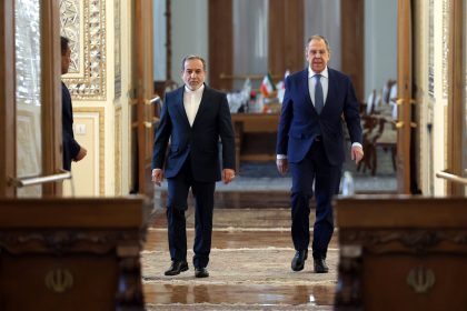 "فخ سناب باك".. تراشق بين لافروف وظريف واتهامات بتسريب معلومات