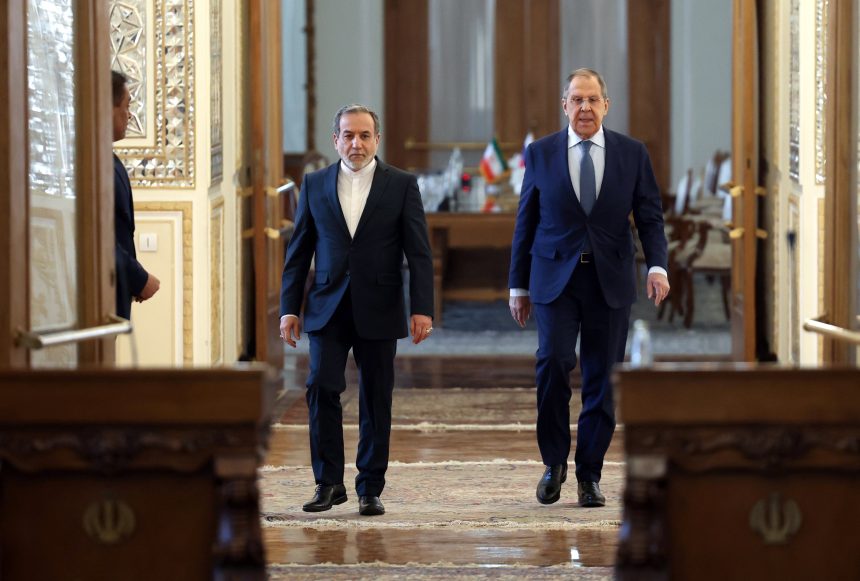 "فخ سناب باك".. تراشق بين لافروف وظريف واتهامات بتسريب معلومات