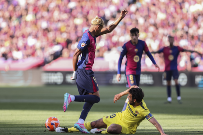 إضراب لمدة 15 ثانية.. لاعبو "الليغا" يحتجون على نقل مباراة برشلونة وفياريال خارج إسبانيا