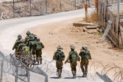 الجيش الإسرائيلي: مقتل ضابط وجندي واصابة اخر خلال معارك في رفح جنوبي قطاع غزة