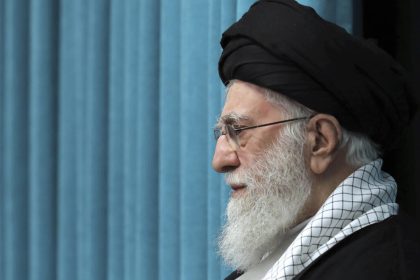 خامنئي عن ترامب: مجاهرته بتدمير منشآتنا النووية أضغاث أحلام