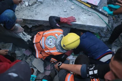 الدفاع المدني في غزة: نحو 10 آلاف شهيد ما زالوا تحت أنقاض المنازل المدمرة