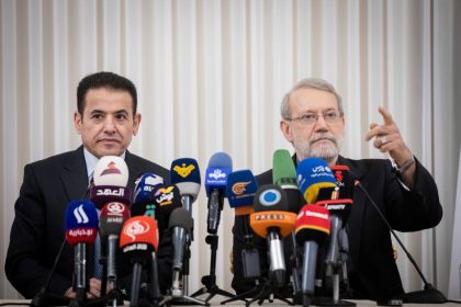 لاريجاني يتهم الولايات المتحدة بتقويض استقلال العراق بحرمانه من السيطرة على مجاله الجوي