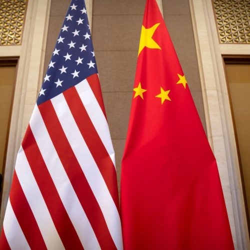 الصين تعلّق تحصيل الرسوم الخاصة بالموانئ على السفن الأمريكية لمدة عام