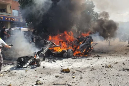 الصحة اللبنانية: شهيدان وجريحان بغارة إسرائيلية استهدفت سيارة في بلدة تول جنوبي البلاد