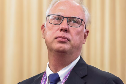 رغم العقوبات.. مبعوث بوتين يجري مباحثات مع مسؤولي إدارة ترامب في واشنطن