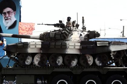 الجيش الإيراني: مستعدون لمواجهة أي تهديد براً وجواً وبحراً