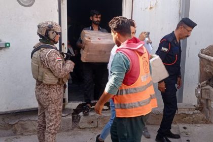 بغداد.. تنفيذ حملة أمنية واعتقال مخالفين لشروط الإقامة وضبط أسلحة في معسكر الرشيد