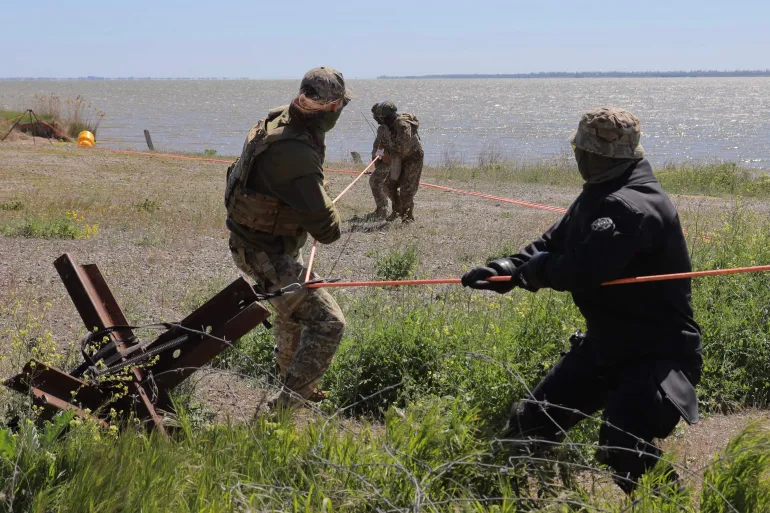 بعد استهداف أحد السدود.. اشتداد القصف المتبادل بين روسيا وأوكرانيا ومخاوف من فيضانات