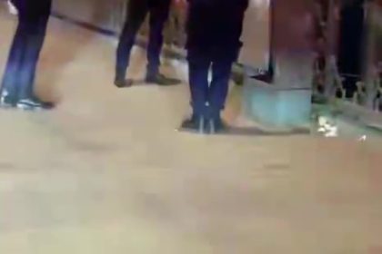 انقاذ رجل حاول الانتحار برمي نفسه من اعلى جسر السنك وسط بغداد.. فيديو