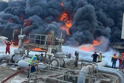 الدفاع المدني في البصرة: السيطرة على حريق اندلع نتيجة انفجار أحد التوربينات بموقع البرجسية النفطي