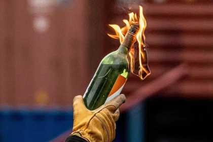 بسبب خلافات عشائرية.. استهداف منزل بقنبلة مولوتوف شمال شرقي بغداد