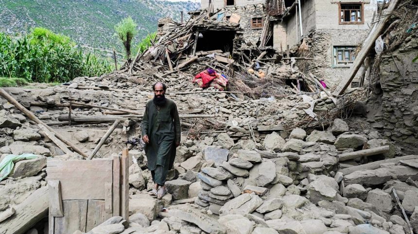 عشرات القتلى ومئات المصابين والمفقودين جراء زلزال شمال أفغانستان