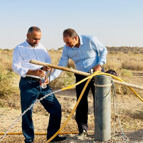 بالصور.. تنفيذ حملة لحفر الآبار في قرية "البغيلات" بمحافظة ميسان بسبب الجفاف