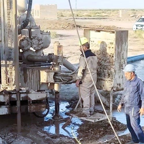 بالصور.. تنفيذ حملة لحفر الآبار في قرية "البغيلات" بمحافظة ميسان بسبب الجفاف