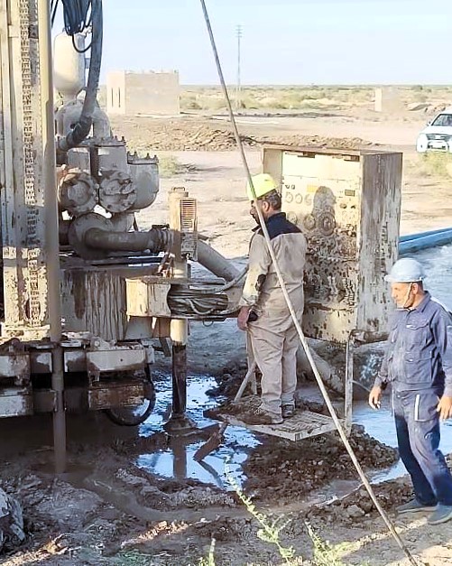 بالصور.. تنفيذ حملة لحفر الآبار في قرية "البغيلات" بمحافظة ميسان بسبب الجفاف