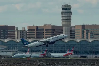 إدارة الطيران الأمريكية: وقف عمليات الإقلاع بمطار "رونالد ريغان" في واشنطن لأسباب أمنية