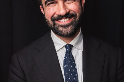 معارض ترامب الشرس زهران ممداني يفوز بمنصب عمدة نيويورك