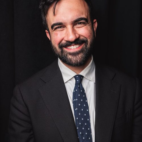 معارض ترامب الشرس زهران ممداني يفوز بمنصب عمدة نيويورك