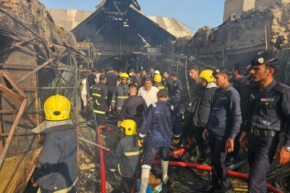 إخماد حريق التهم 30 محلاً تجارياً في سوق الشطرة