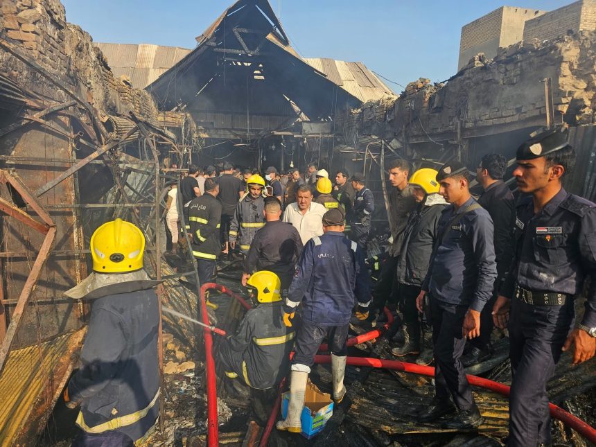 إخماد حريق التهم 30 محلاً تجارياً في سوق الشطرة