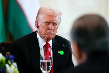 ترامب: إيران تطلب رفع العقوبات وننظر بالأمر