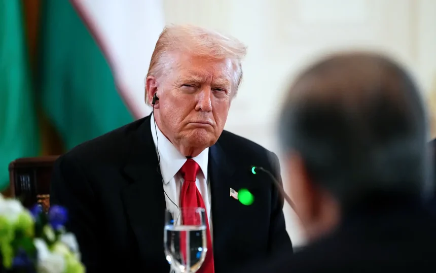 ترامب: إيران تطلب رفع العقوبات وننظر بالأمر