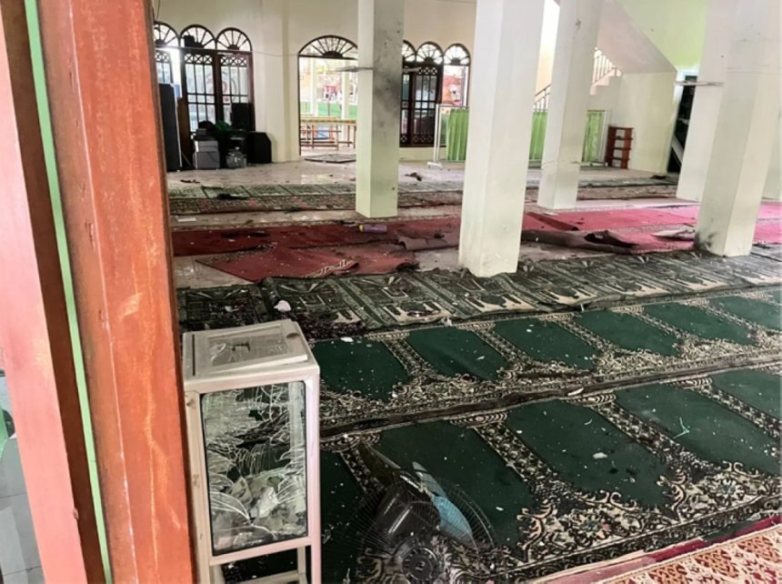 إصابة 54 شخصاً بانفجار في مسجد اثناء صلاة الجمعة في اندونيسيا