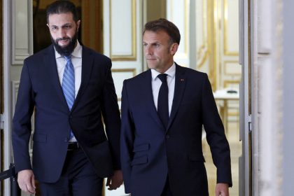 ماكرون يدعو الشرع للانضمام إلى التحالف ضد "داعش"