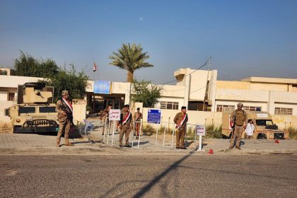 بسبب بعض الإساءات.. رئيس أركان الجيش يوجه بسحب هواتف جميع المنتسبين المشاركين بتأمين المراكز الانتخابية