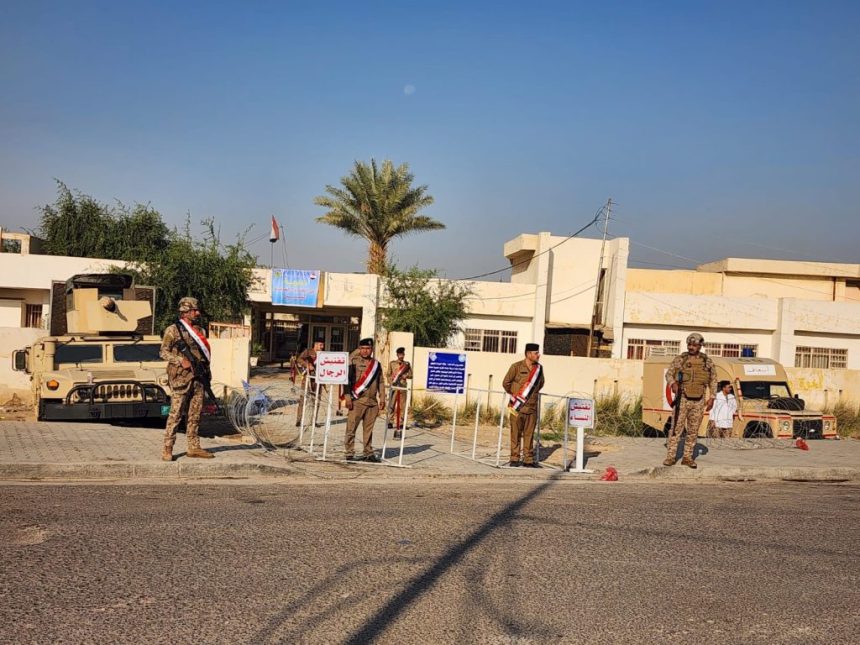 بسبب بعض الإساءات.. رئيس أركان الجيش يوجه بسحب هواتف جميع المنتسبين المشاركين بتأمين المراكز الانتخابية