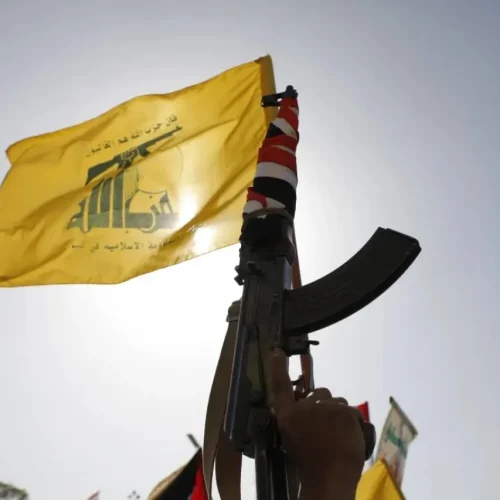 الجيش الإسرائيلي يعلن استهداف عنصر تابع لـ"حزب الله" في جنوب لبنان