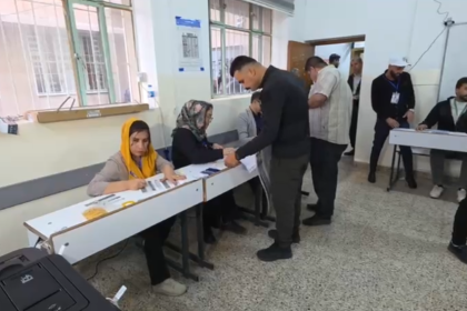 بالفيديو.. مراكز الاقتراع الخاص بإقليم كردستان تستقبل الناخبين للإدلاء بأصواتهم