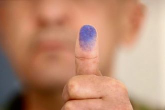 اغلاق صناديق الاقتراع بعد انتهاء التصويت الخاص للانتخابات البرلمانية