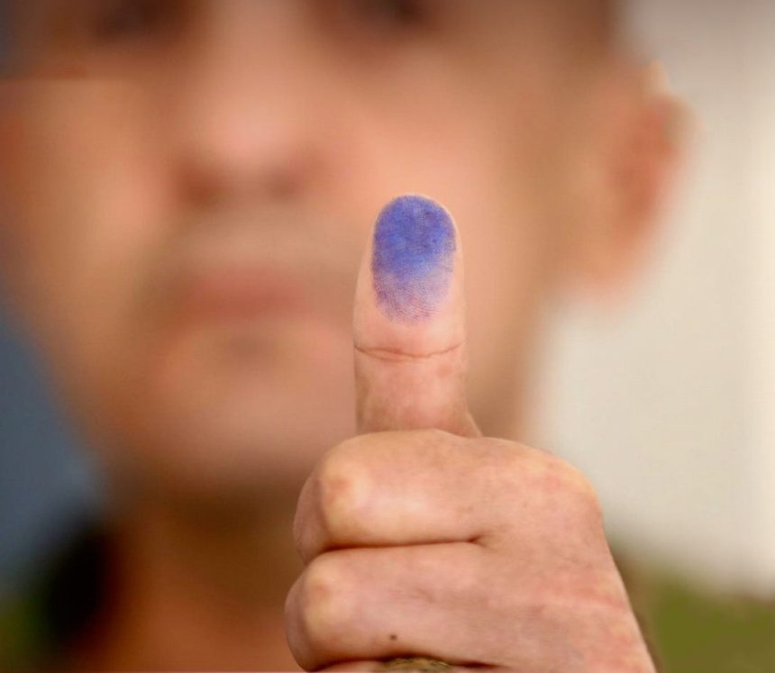 اغلاق صناديق الاقتراع بعد انتهاء التصويت الخاص للانتخابات البرلمانية