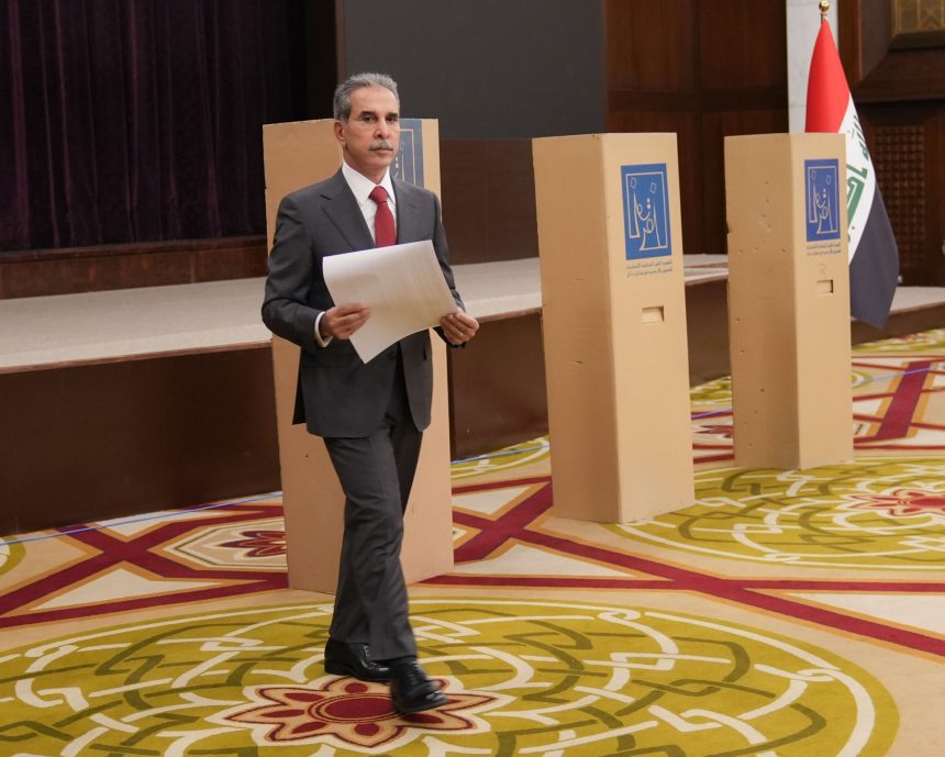 رئيس مجلس القضاء الأعلى يؤكد على التمسك بالخيار الديمقراطي للتداول السلمي للسلطة عِبر صناديق الاقتراع