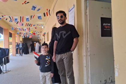 بالصور.. ازياد إقبال الناخبين على مراكز الاقتراع في مركز محافظة النجف