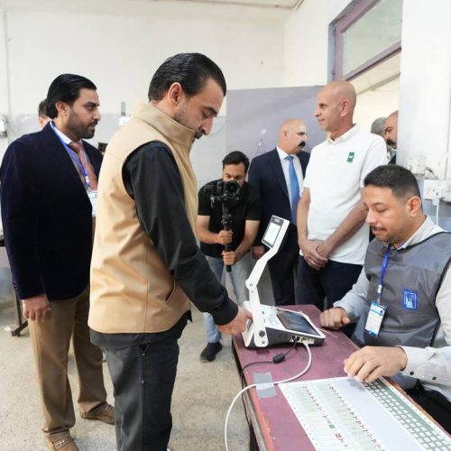 بالصور.. فزعة وطن من كبار السن في كركوك للإدلاء بأصواتهم بالانتخابات النيابية