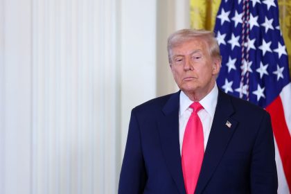 الجيش الأميركي يقدم خطة لترامب لضرب فنزويلا ويعلن عملية "الرمح الجنوبي" لمكافحة تهريب المخدرات