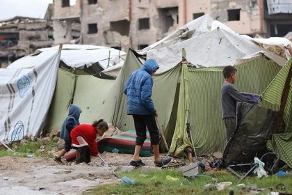 الأمطار تزيد معاناة النازحين في غزة وتغرق خيامهم المهترئة