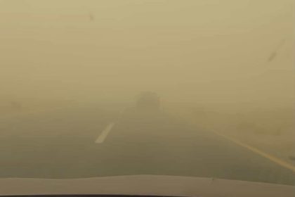 بالصور.. عاصفة ترابية قادمة من سوريا تضرب مناطق غربي الأنبار