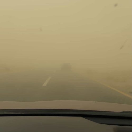 بالصور.. عاصفة ترابية قادمة من سوريا تضرب مناطق غربي الأنبار