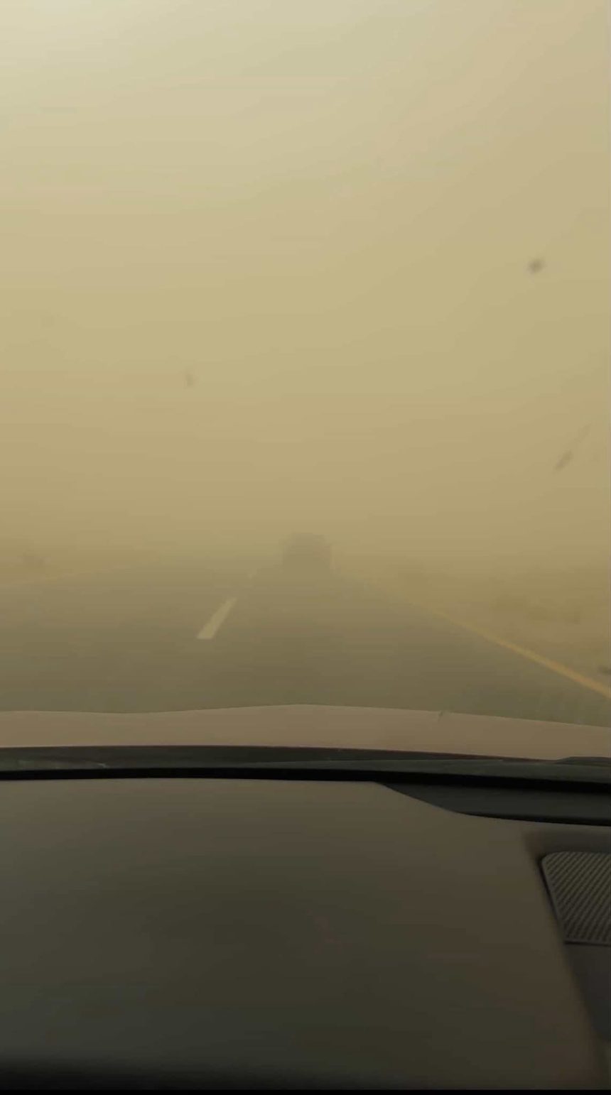 بالصور.. عاصفة ترابية قادمة من سوريا تضرب مناطق غربي الأنبار