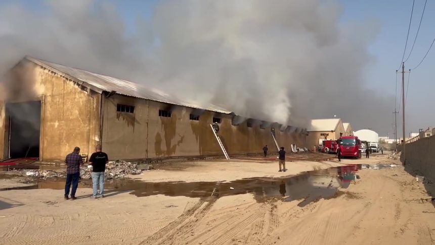 التجارة: المخازن التي تعرّضت للاحتراق في النجف لا علاقة لها بمفوضية الانتخابات