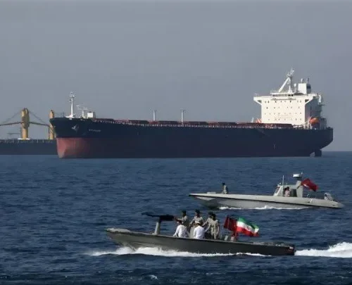 القيادة الوسطى الأمريكية: قوات إيرانية اقتحمت ناقلة نفط واستولت عليها في المياه الدولية